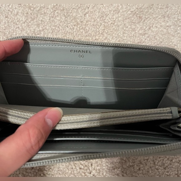 AUTHENTIC Chanel Boy Wallet with Iconic CC Logo - Picture 6 of 8
